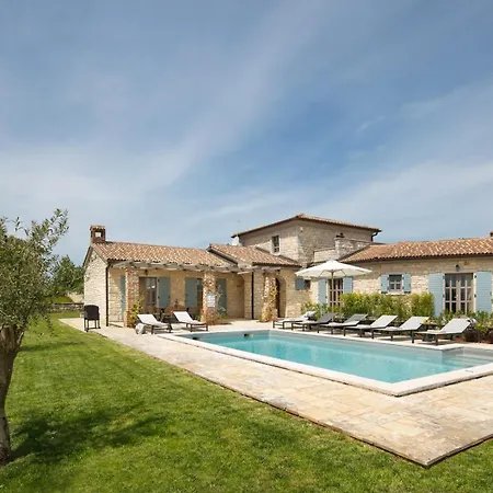 Rustic Calluna & Cardamine With A Pool Villa