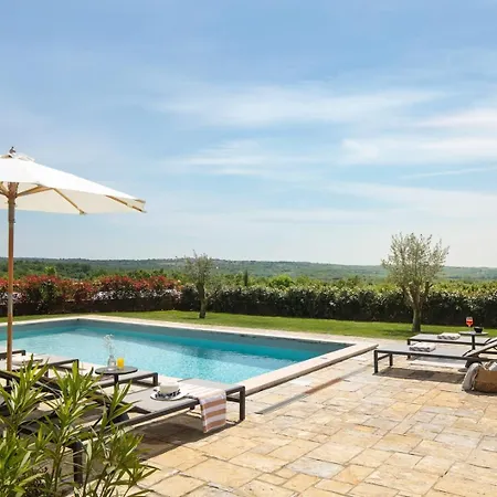 Rustic Calluna & Cardamine With A Pool Sveti Lovrec Pazenaticki