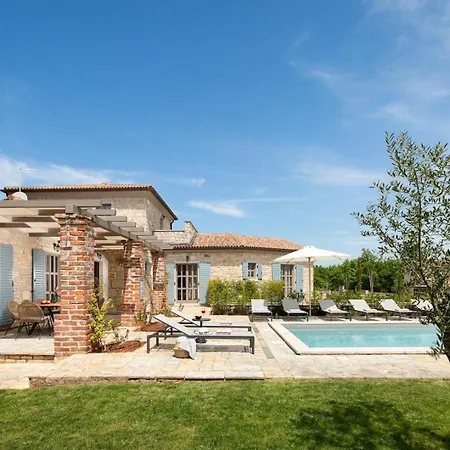 Villa Rustic Calluna & Cardamine With A Pool Sveti Lovrec Pazenaticki