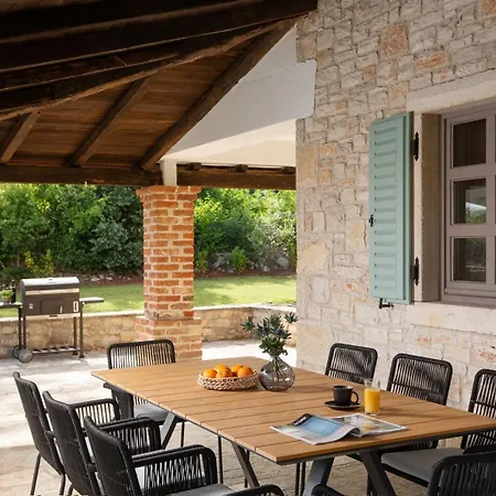 Villa Rustic Calluna & Cardamine With A Pool *