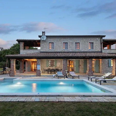 Rustic Calluna & Cardamine With A Pool Sveti Lovrec Pazenaticki