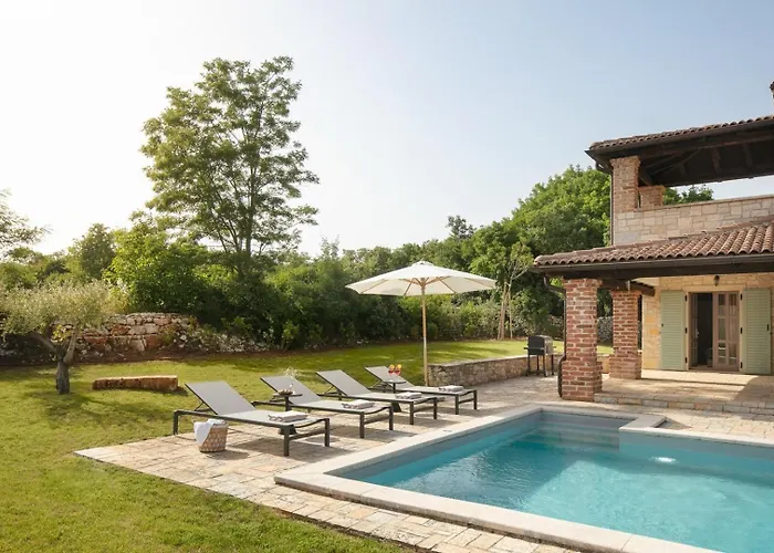 Rustic Calluna & Cardamine With A Pool * Sveti Lovreč Pazenatički