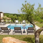 Rustic Calluna & Cardamine With A Pool *